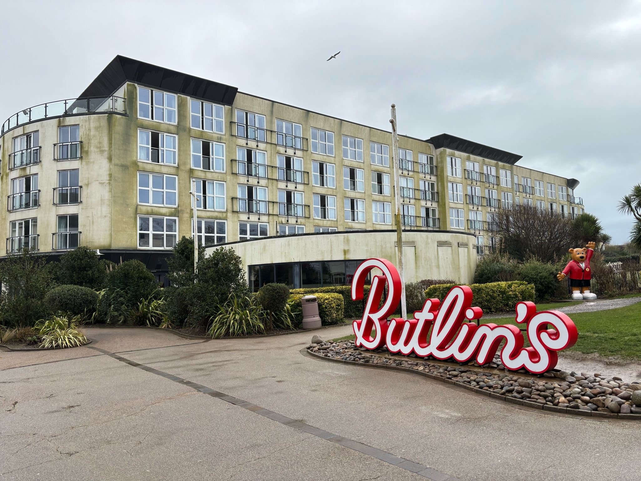 Shoreline Hotel