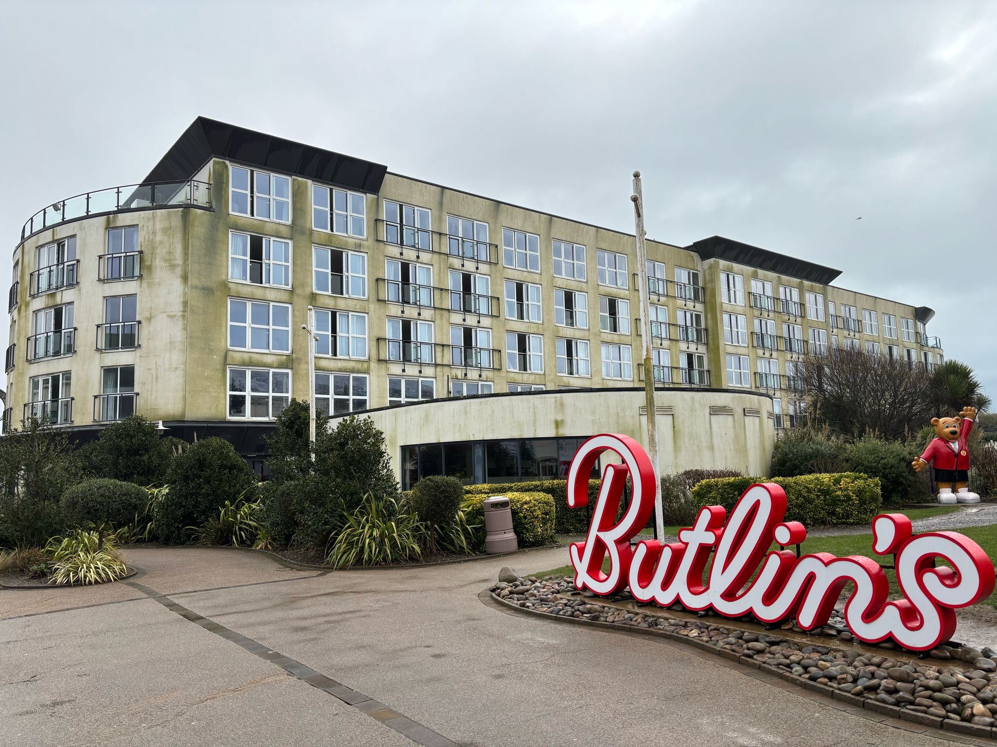 Shoreline Hotel