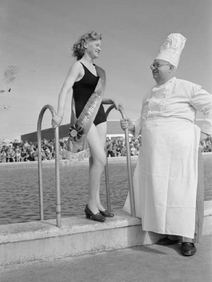 1945
