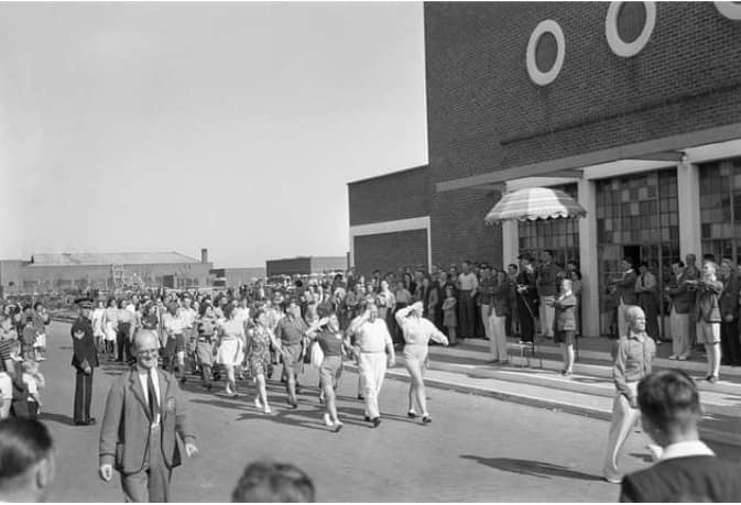 1945