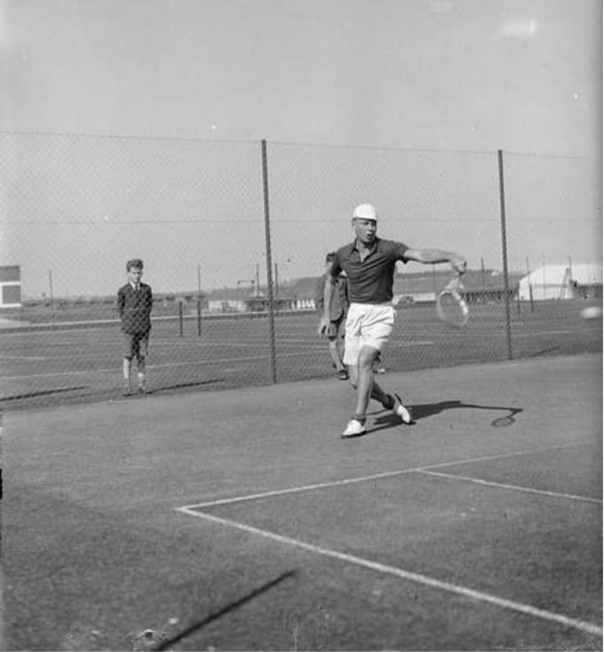 1945