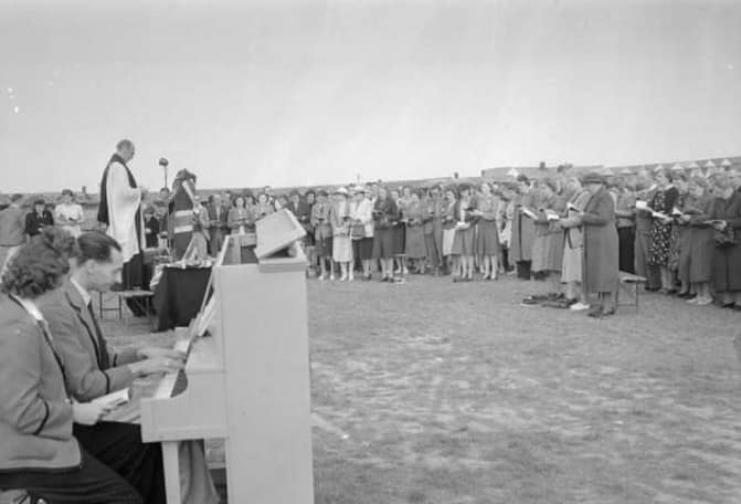 1945