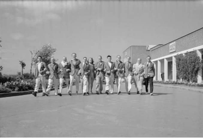 1945