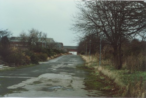 Outdoor Pool to the left, boating lake to the right and Kent Dining Hall in the middle distance