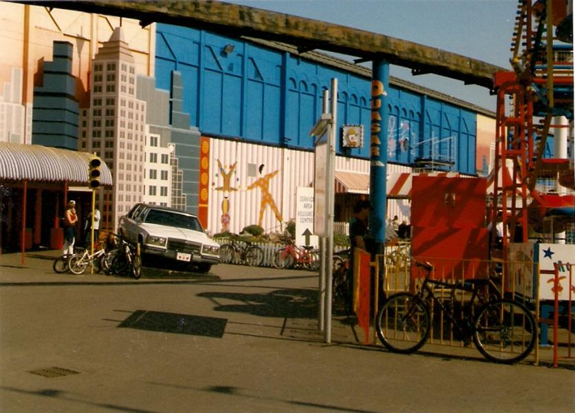 Monorail & Princes Building